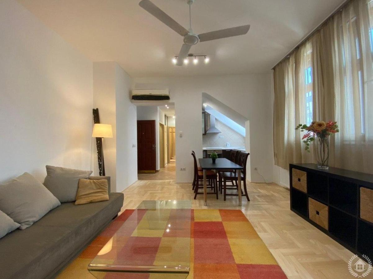 Downtown Gozsdu Vibe Apartments Budapest Esterno foto